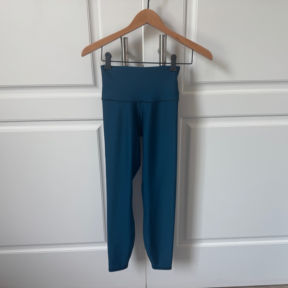 Alo Yoga Blue Never Worn Airlift stretch 7/8